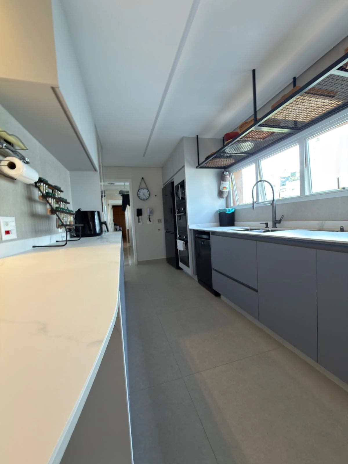 Reforma completa de apartamento com cozinha, sala e quartos