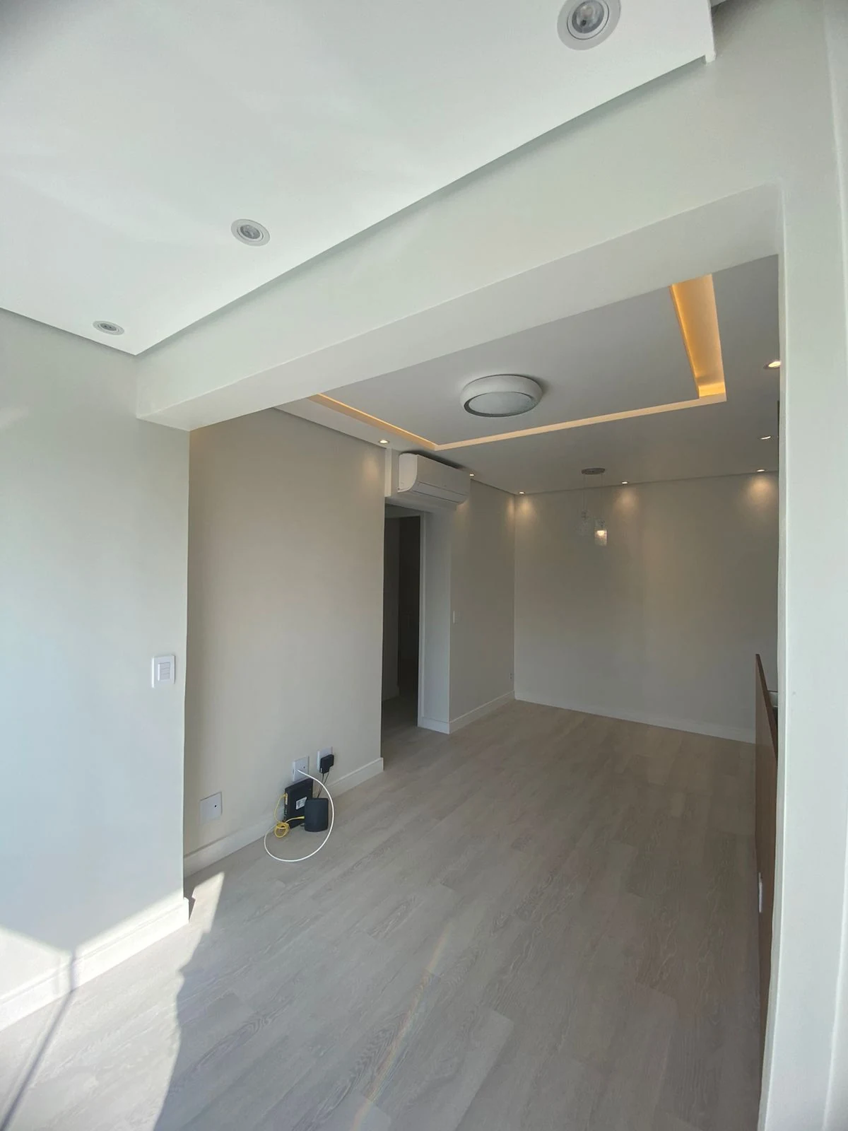 Sala de estar pronta para entrega em apartamento reformado pela TAFT Engenharia